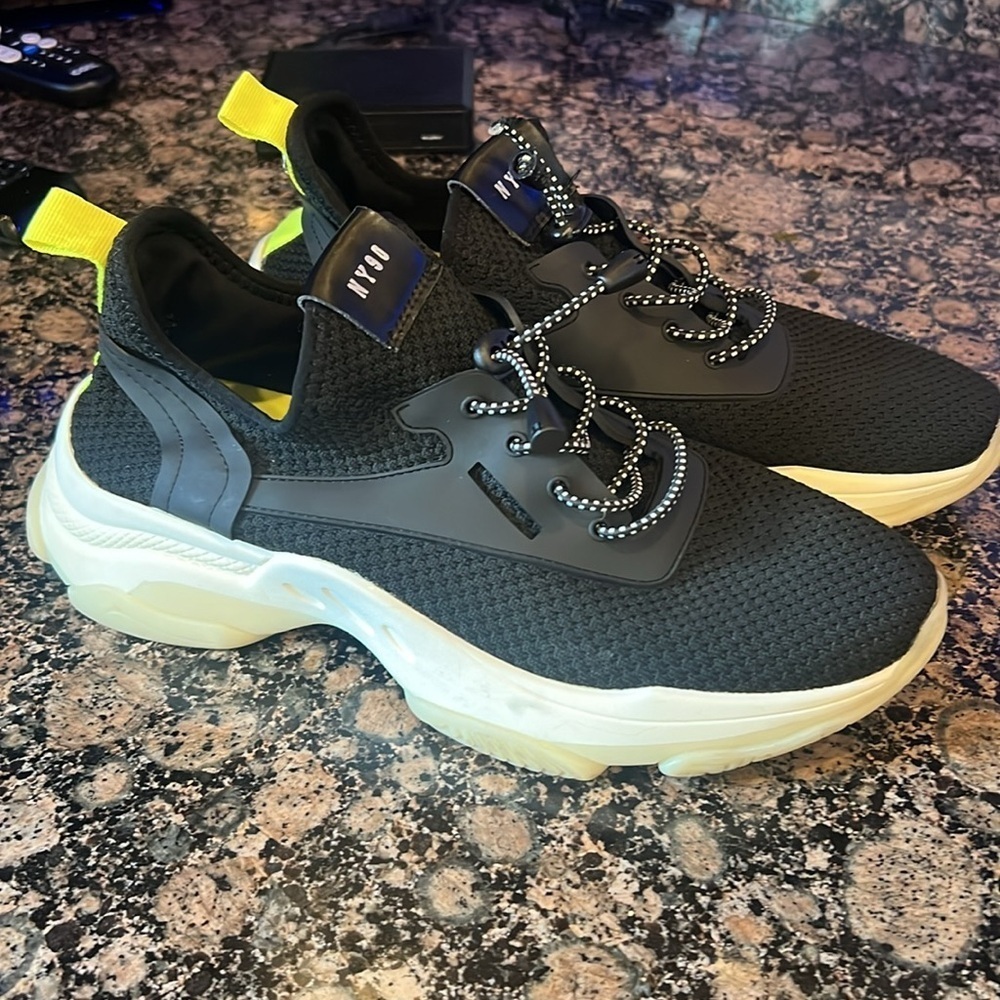Steve Madden NY 90 black slip on sneaker very good condition size 10 women’s - Picture 4 of 14